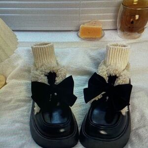 Black Shoes with Bow and Cream Knit Trim